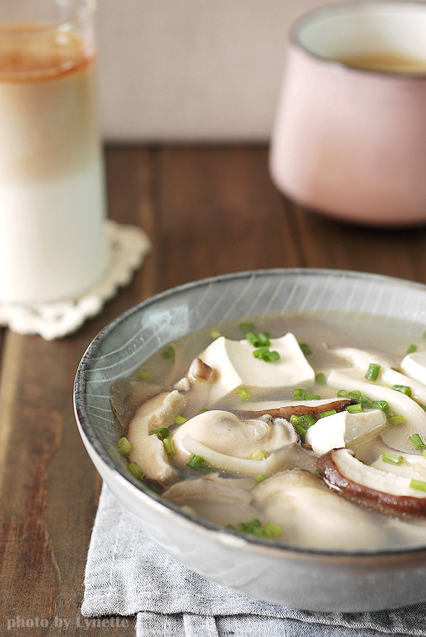 牡蛎菌菇豆腐汤