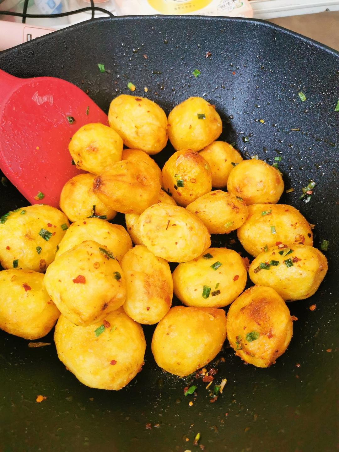 外酥里绵有蛋黄味的土家炕洋芋