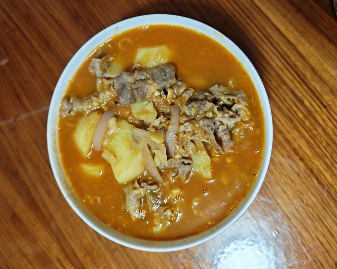 番茄金针菇肥牛(汤浓入味、酸甜适宜)
