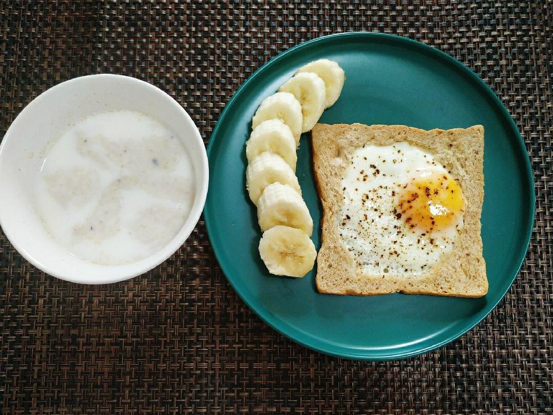 土司煎蛋 Egg-in-a-hole