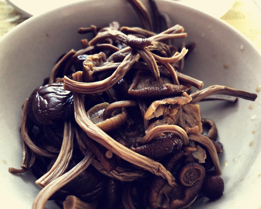 凉拌茶树菇