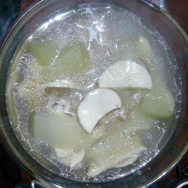 冬瓜杏鲍菇排骨汤