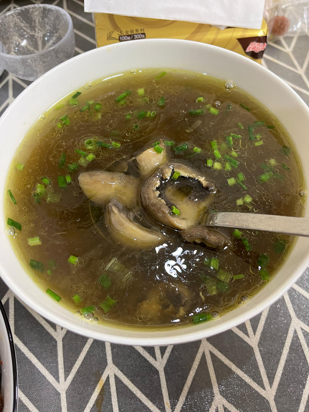 明明是素汤 却鲜得像鸡汤一样的「口蘑汤」