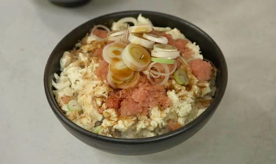 本棚食堂豆腐明太子黄油盖饭