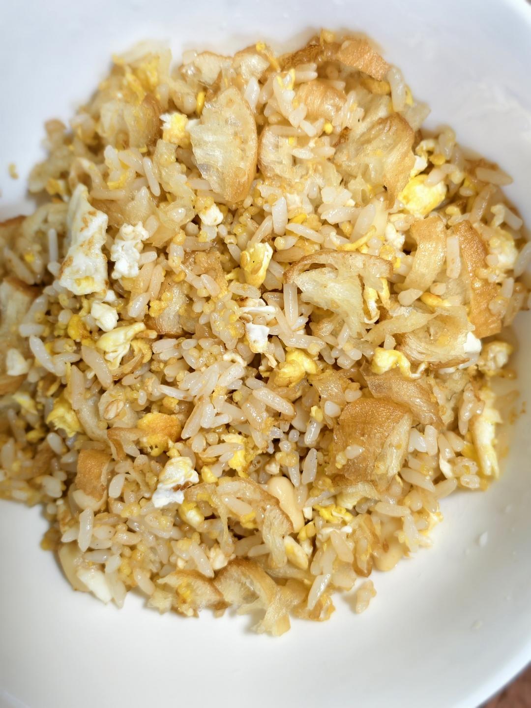 松仁油条蛋炒饭