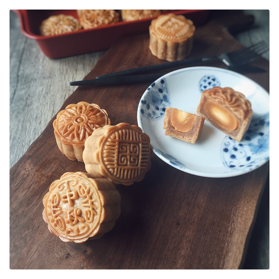 广式月饼——蛋黄莲蓉月饼