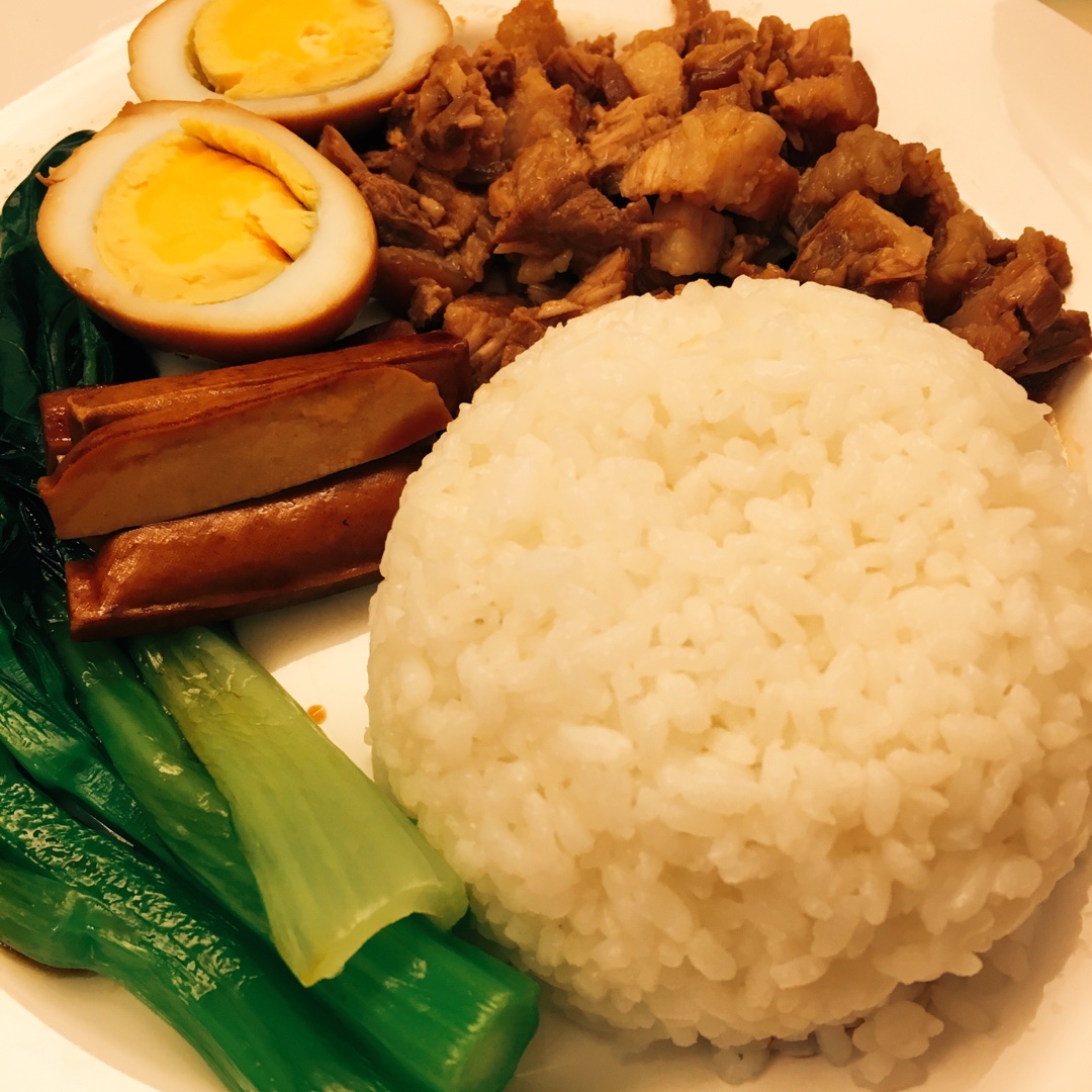 洋葱酥卤肉饭