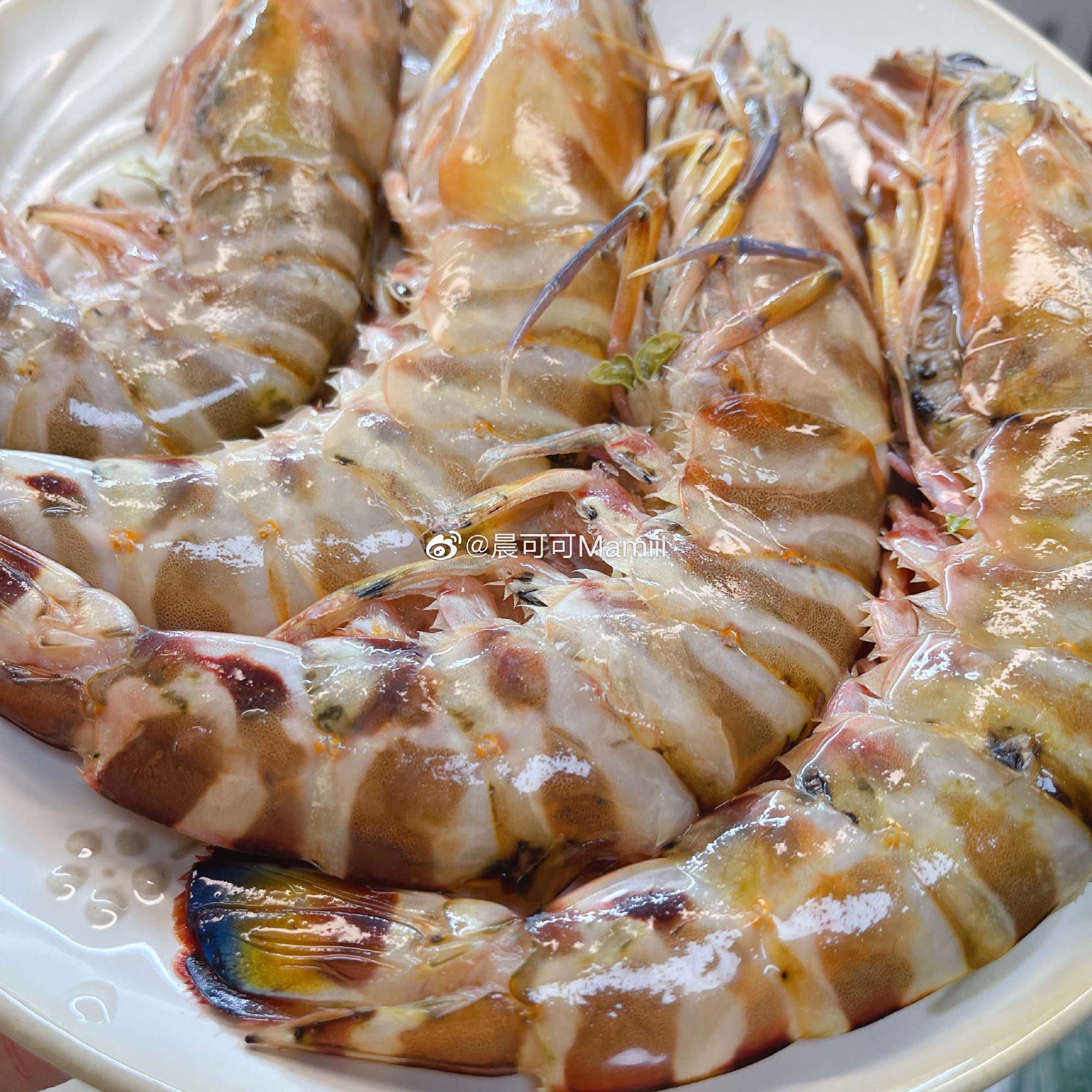 葱油东海斑节虾的做法 步骤2