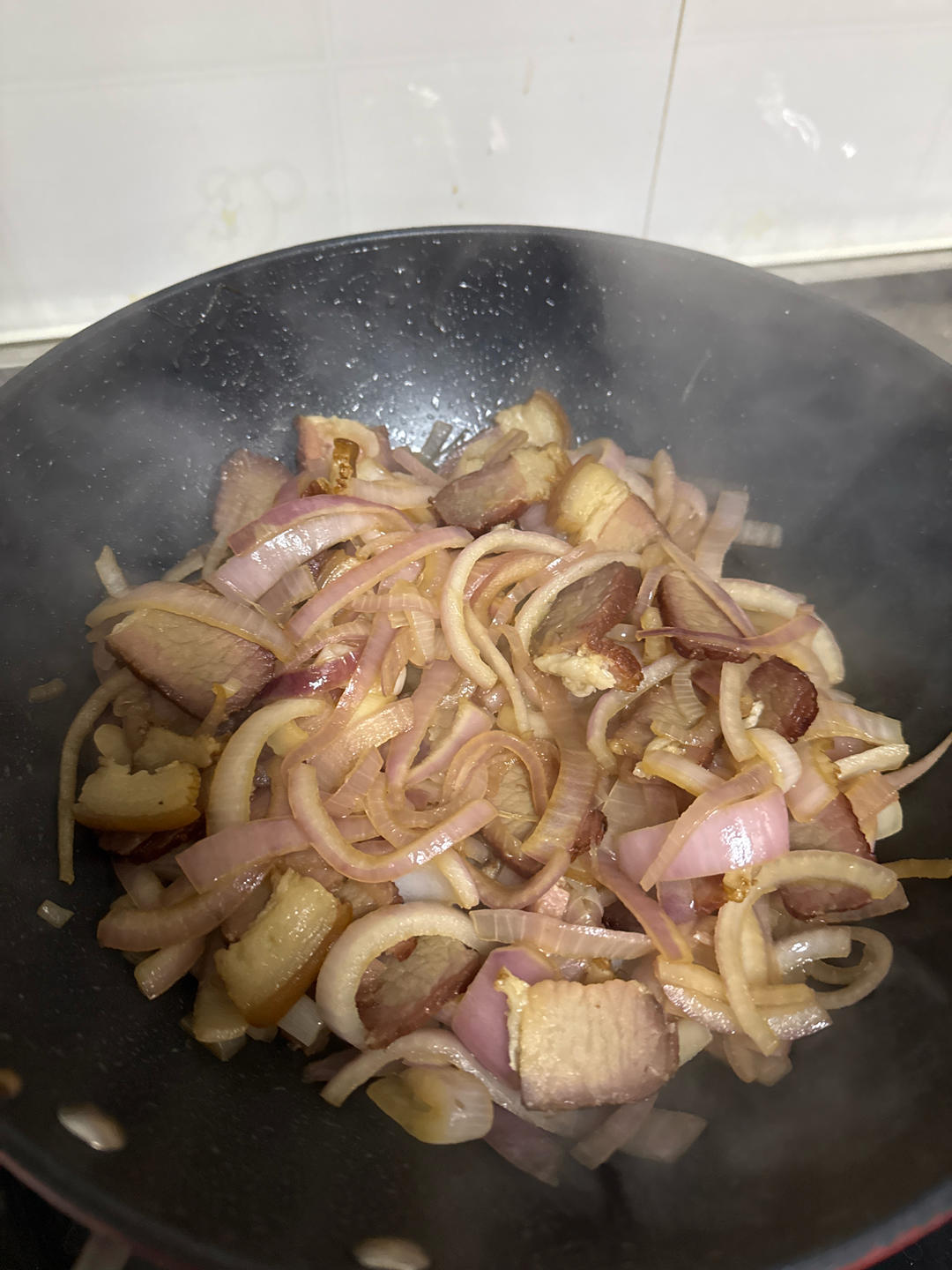 腊肉尖椒炒洋葱
