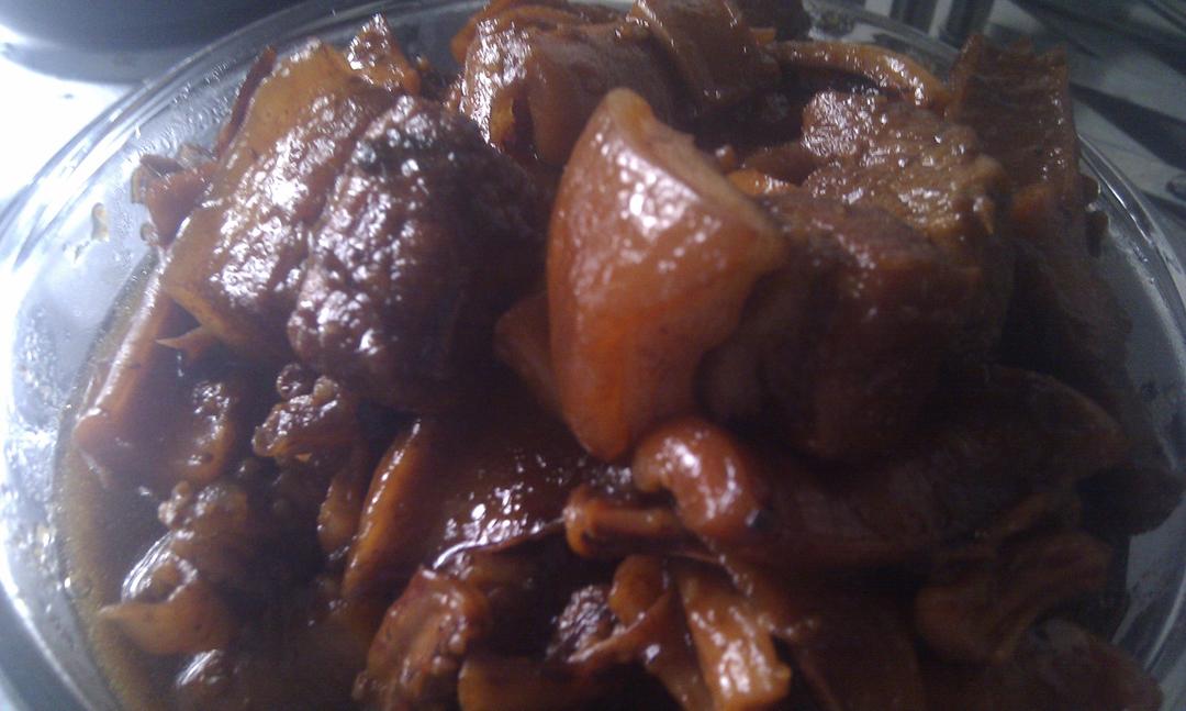 鱿鱼干烧五花肉的做法