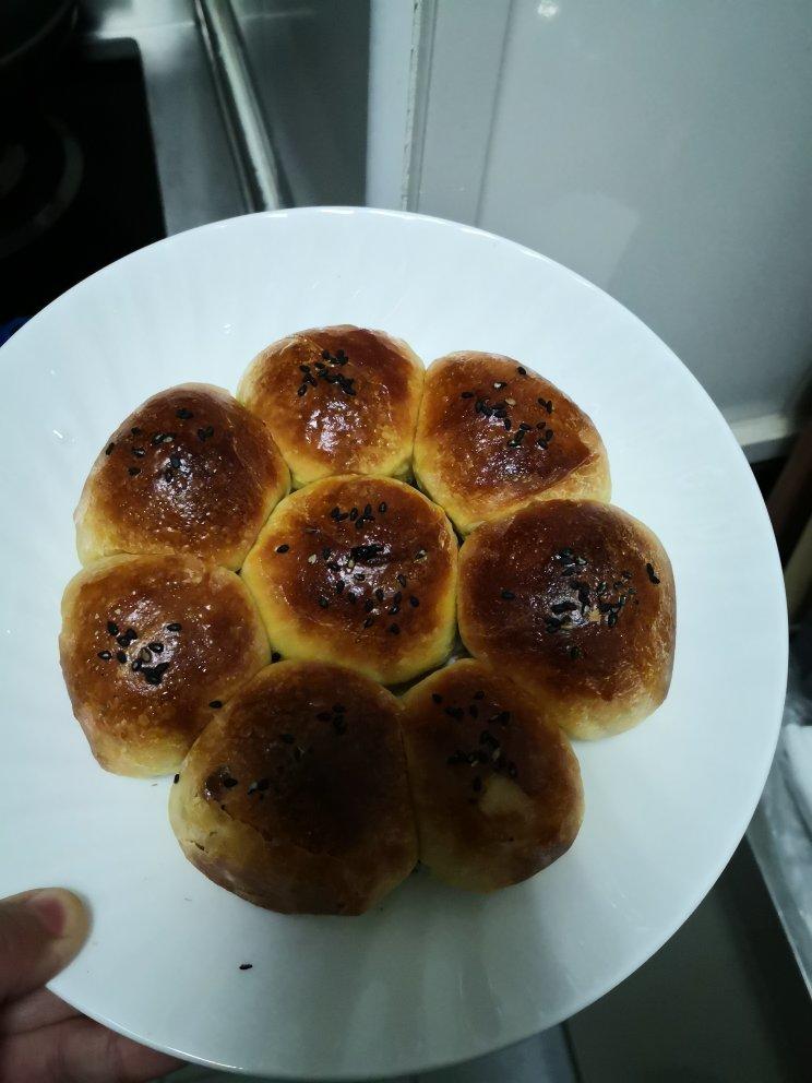 不含黄油的6寸莲蓉花型面包（处理中秋月饼的好方法）