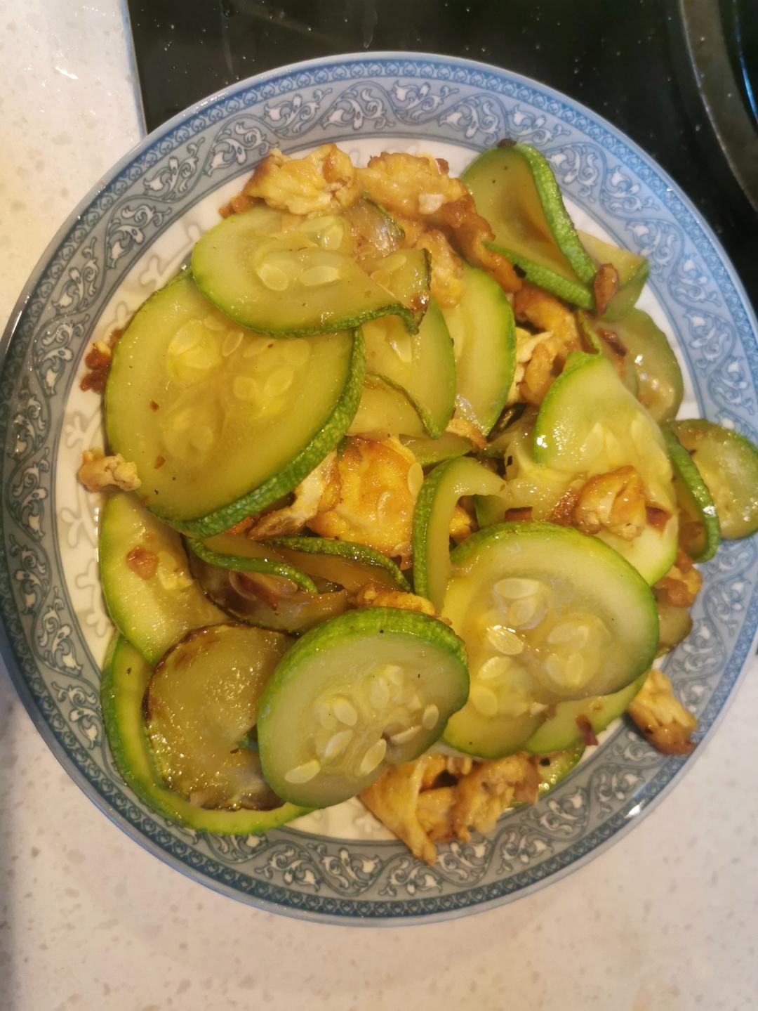 清香的西葫芦炒鸡蛋