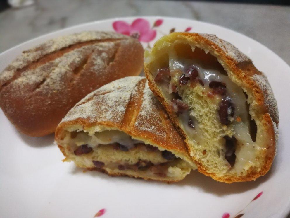 红豆/肉松麻薯软欧面包+石榴茶【曼食慢语】