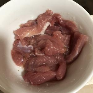 芥菜咸蛋瘦肉汤的做法 步骤2