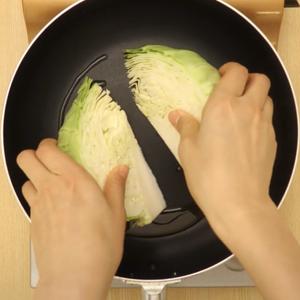 十分钟全部完成的日式煎包菜的做法 步骤2