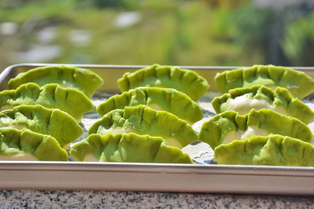 翡翠白玉白菜饺子详细版（附翡翠白玉白菜饺子包法，翡翠白玉饺子皮两种制法，面包机和面，翡翠白玉烧卖，各种馅料搭配）