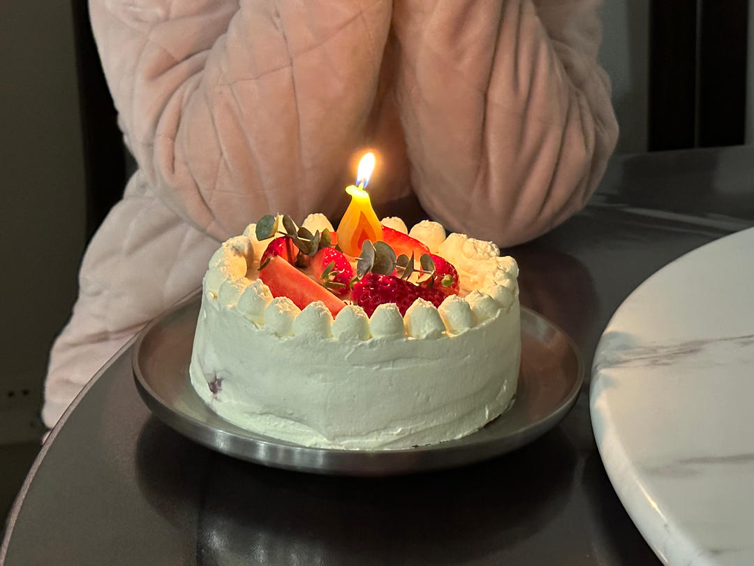 草莓流心生乳酪慕斯蛋糕