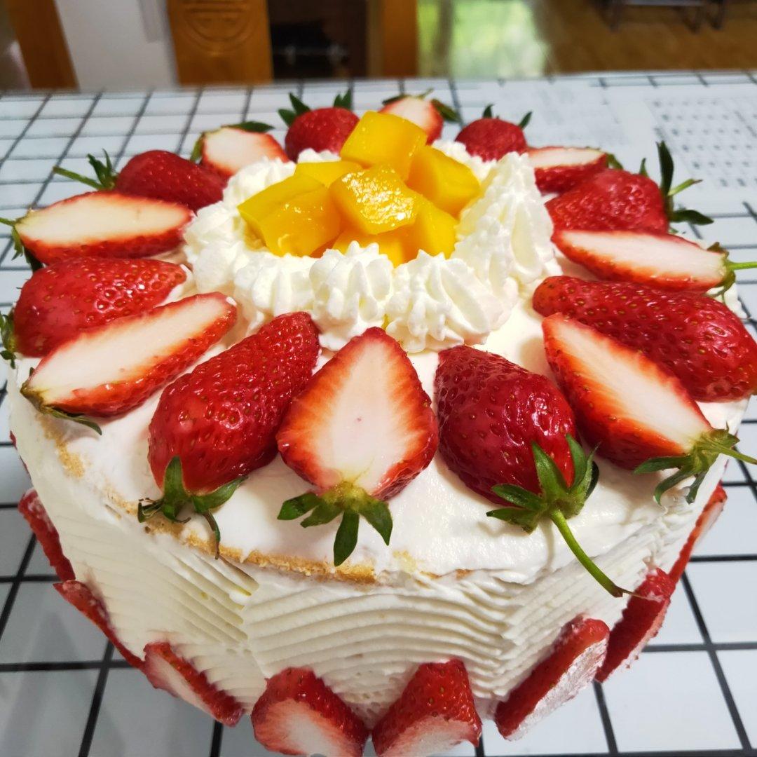 草莓戚风生日蛋糕