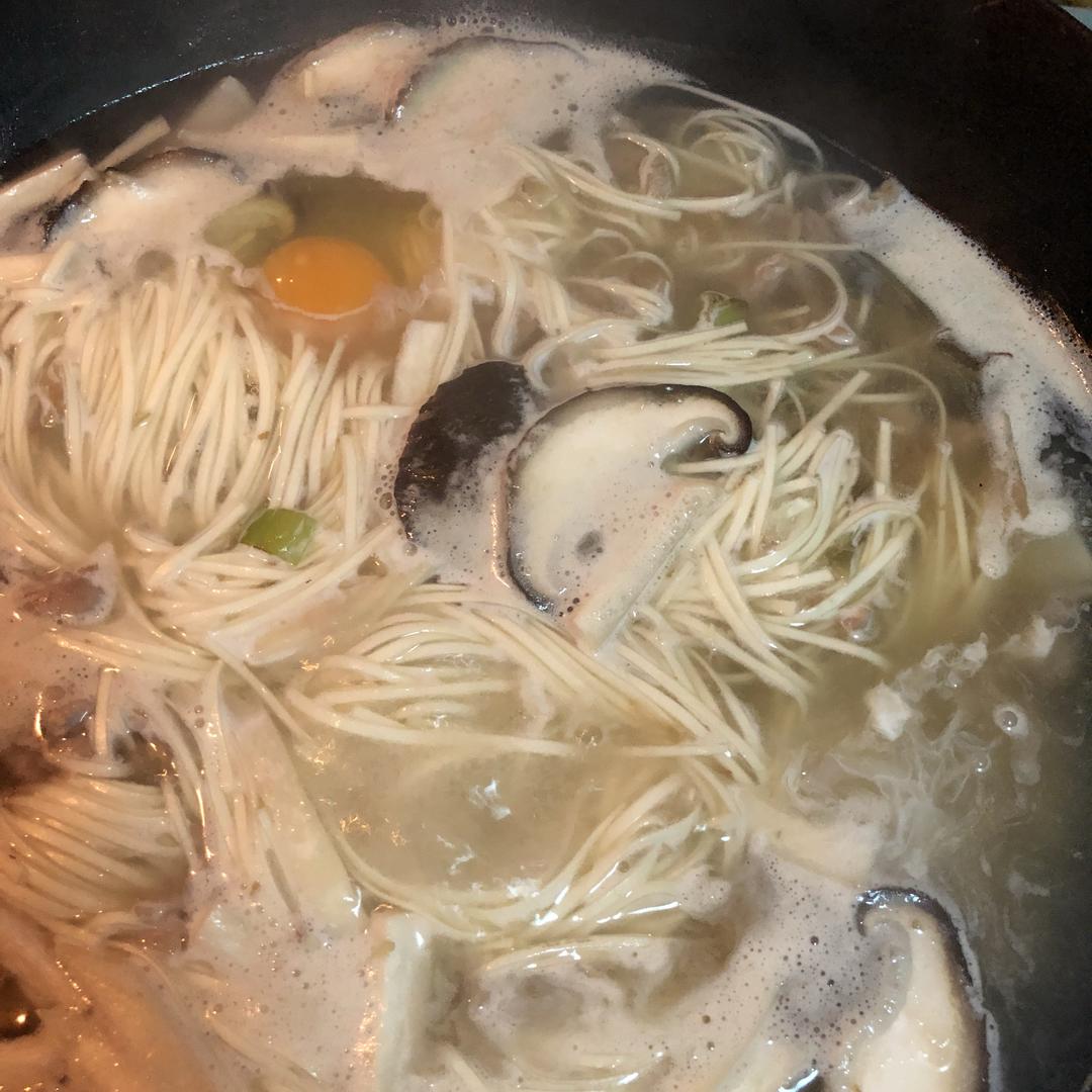 老公连连称赞有家乡的味道 榨菜肉丝面的做法 步骤9