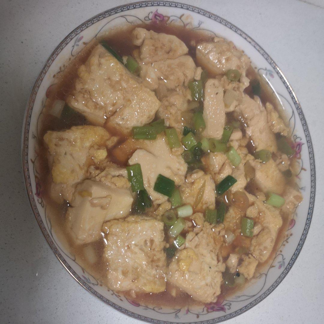 不放肉也超下饭的葱焖豆腐