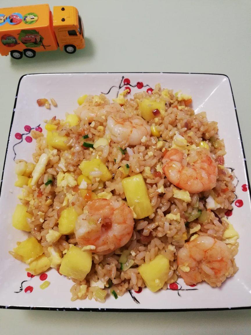 虾仁菠萝炒饭
