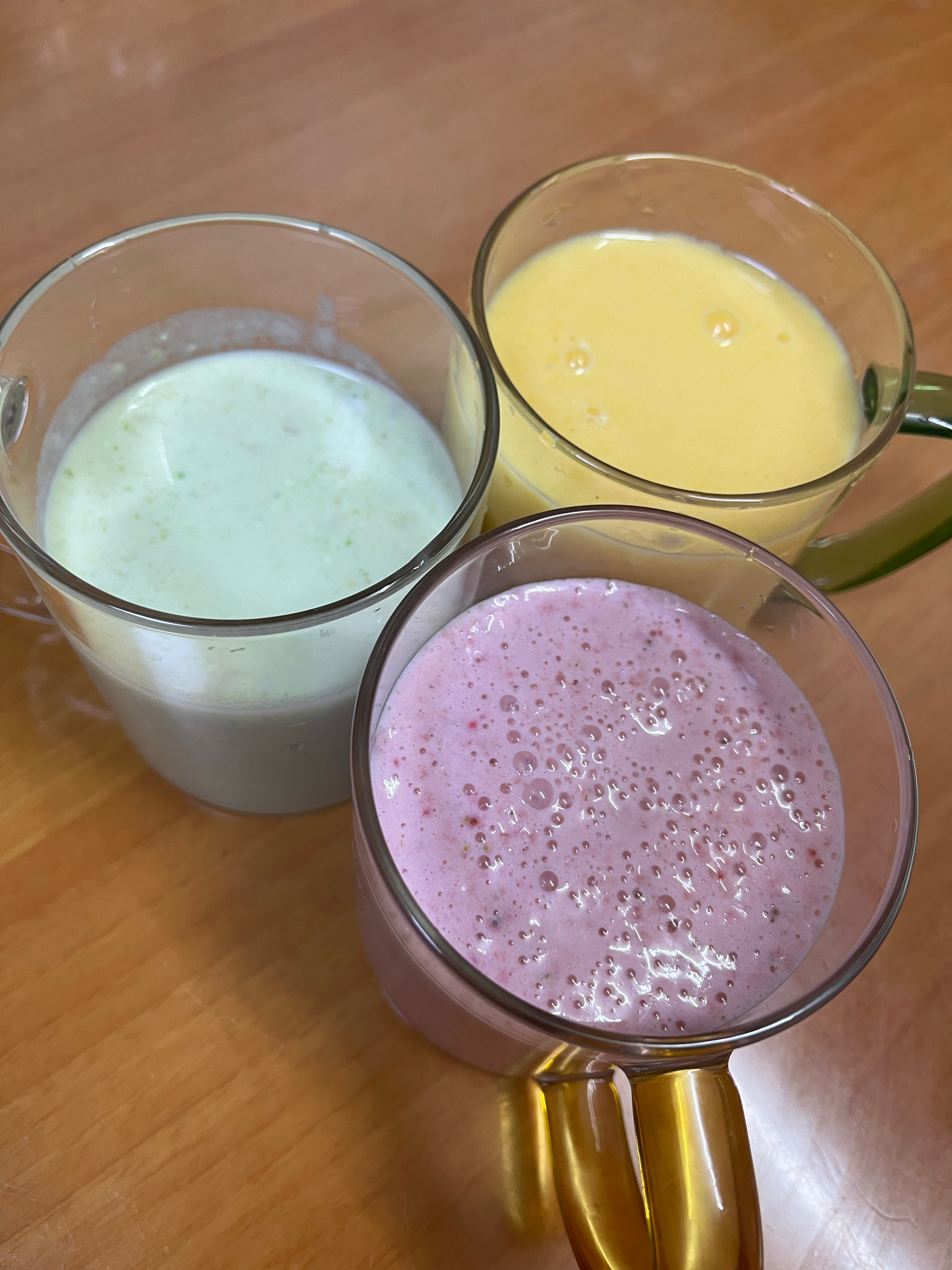 三色奶昔（草莓、芒果、牛油果的糖量研究）的做法