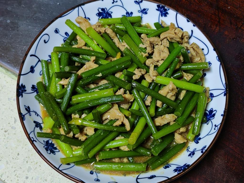 简单易做的下饭菜－蒜苔炒肉