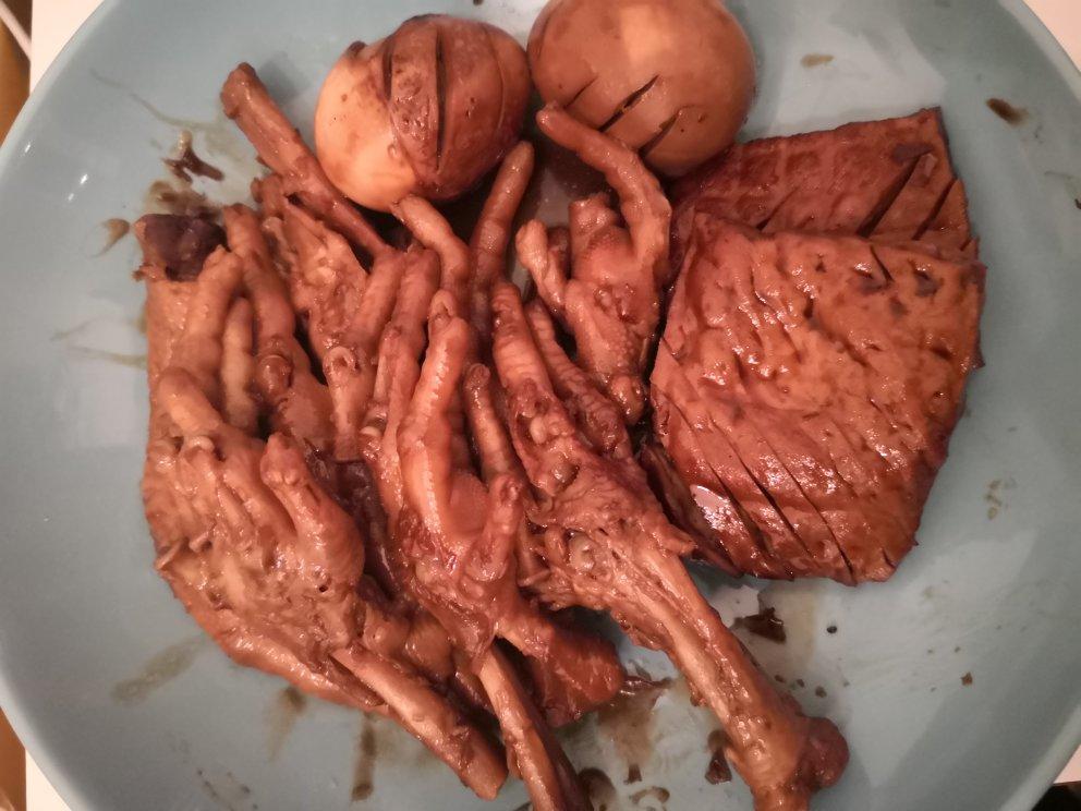 好吃到手指都吃掉的卤鸡爪