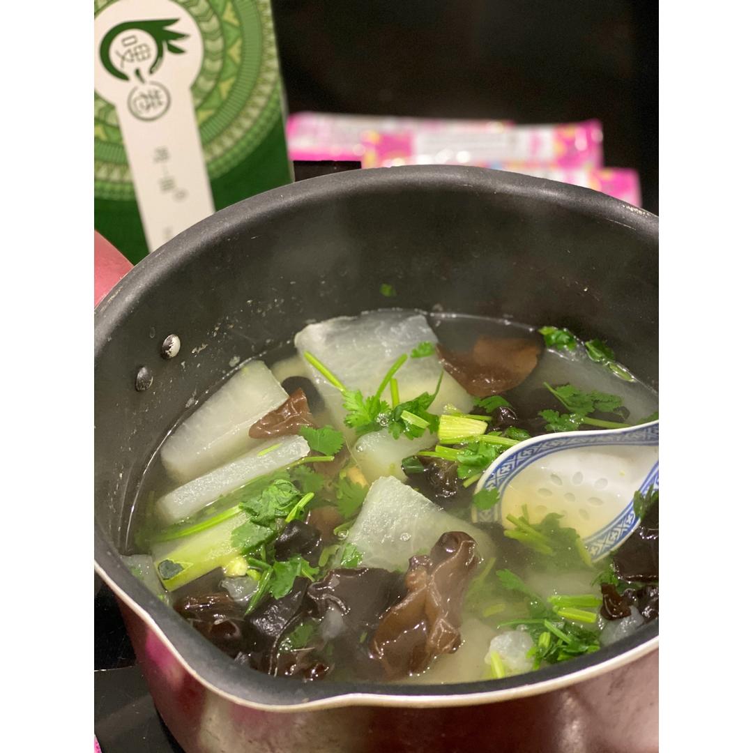抖音最火刮油神汤：冬瓜木耳香菜汤