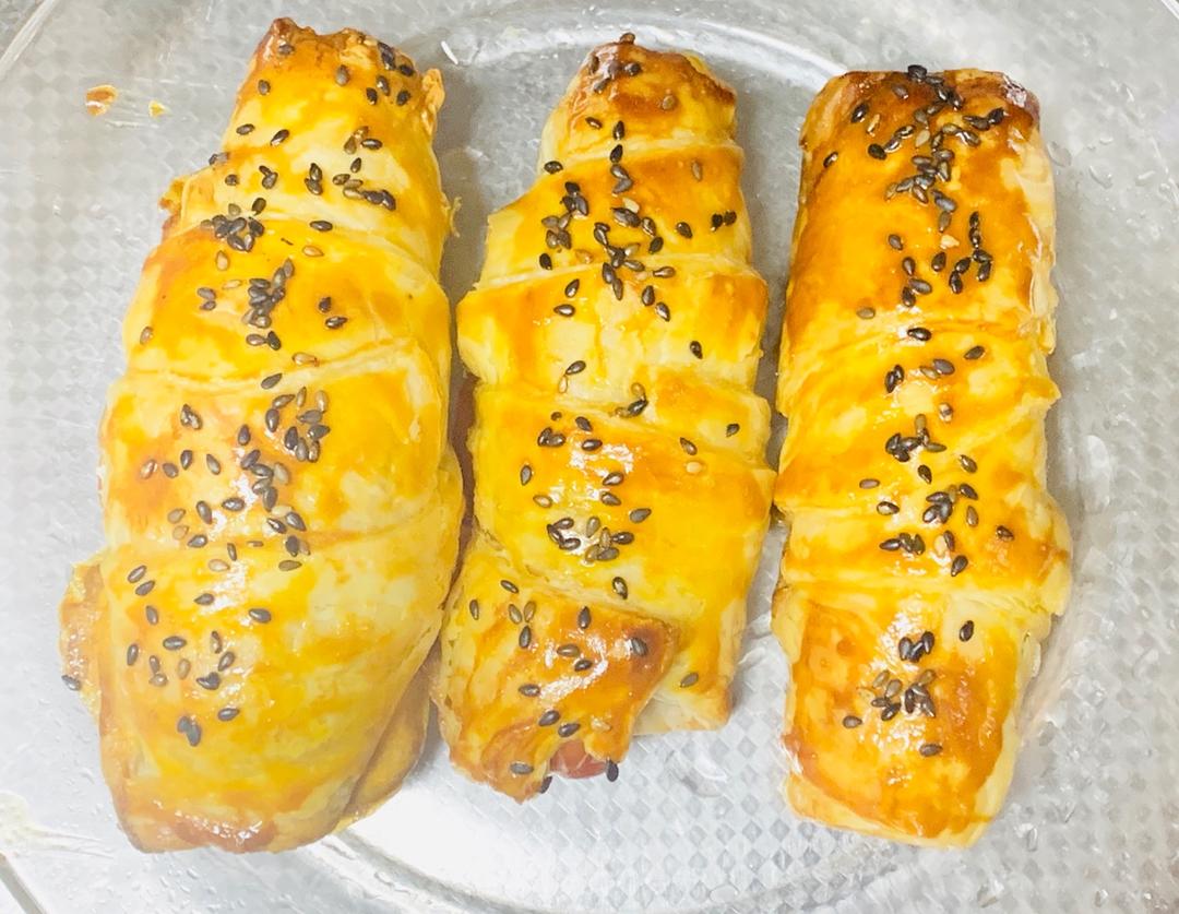 手抓饼皮版的可颂香肠卷