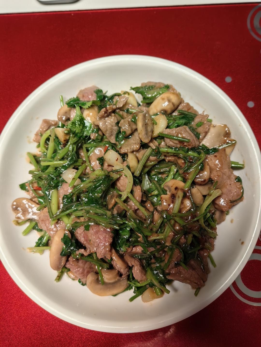 小炒黄牛肉，肉嫩味香！太好吃了简直是米饭杀手！