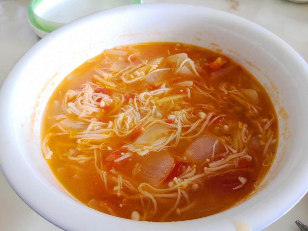 低脂减肥餐！酸甜开胃的番茄金针菇鸡蛋汤！