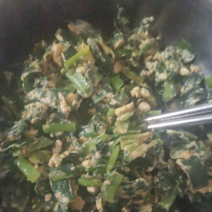 简易版韭菜炒鸡蛋（鸡蛋味道非常鲜嫩）