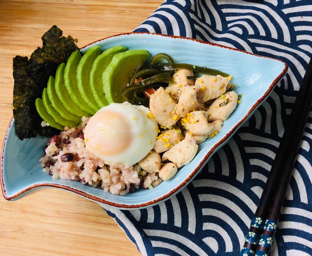 牛油果鸡胸肉杂粮饭