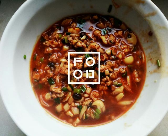 海鲜菇肉酱拌面的做法