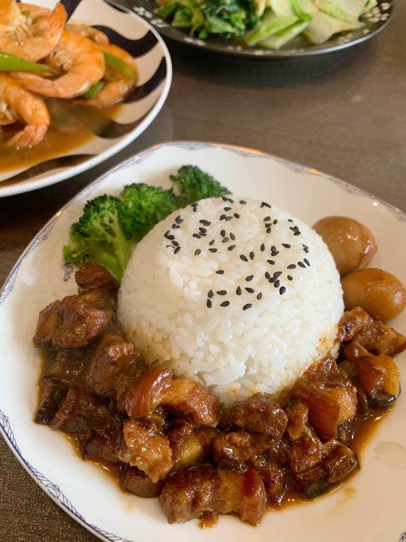 洋葱酥卤肉饭