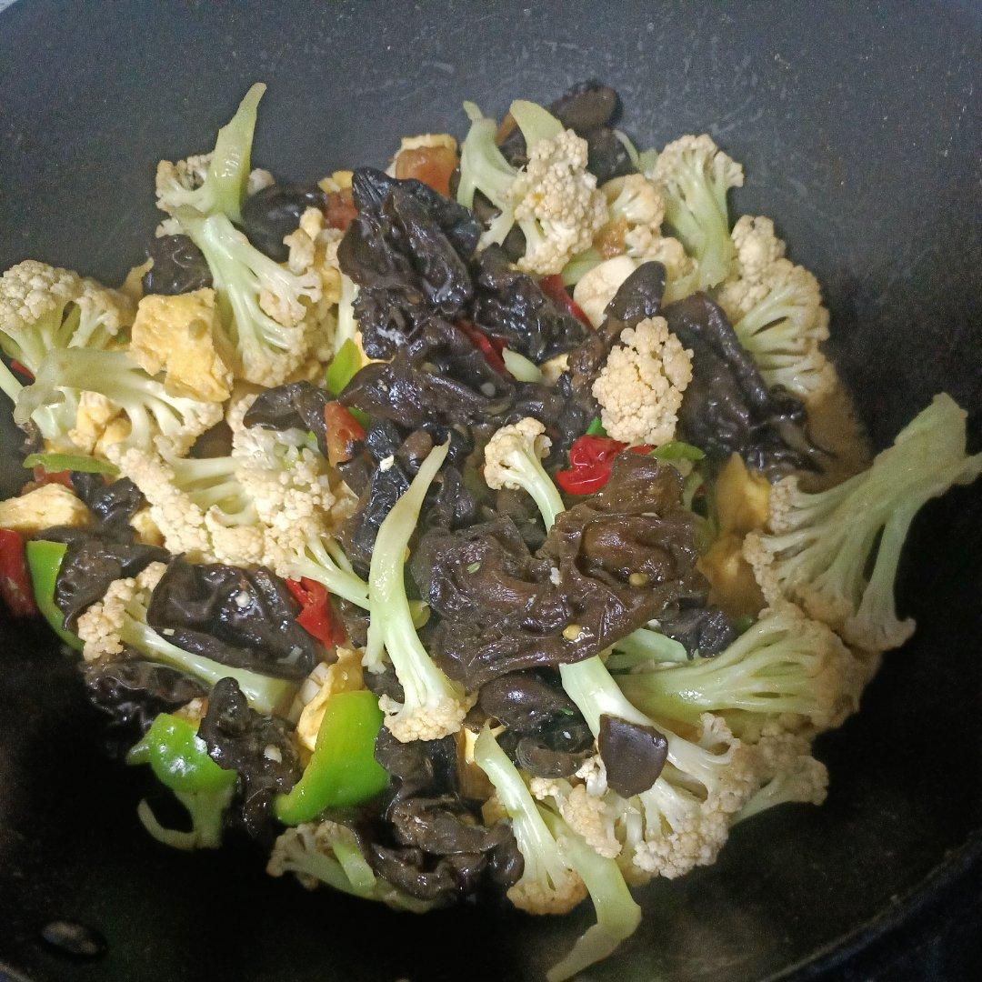 香甜低脂好吃到飞起-花菜木耳炒鸡蛋