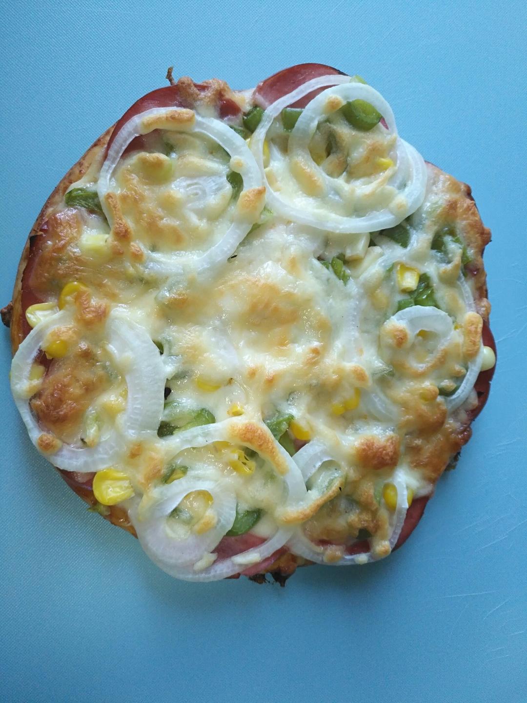 薄饼脆皮火腿pizza