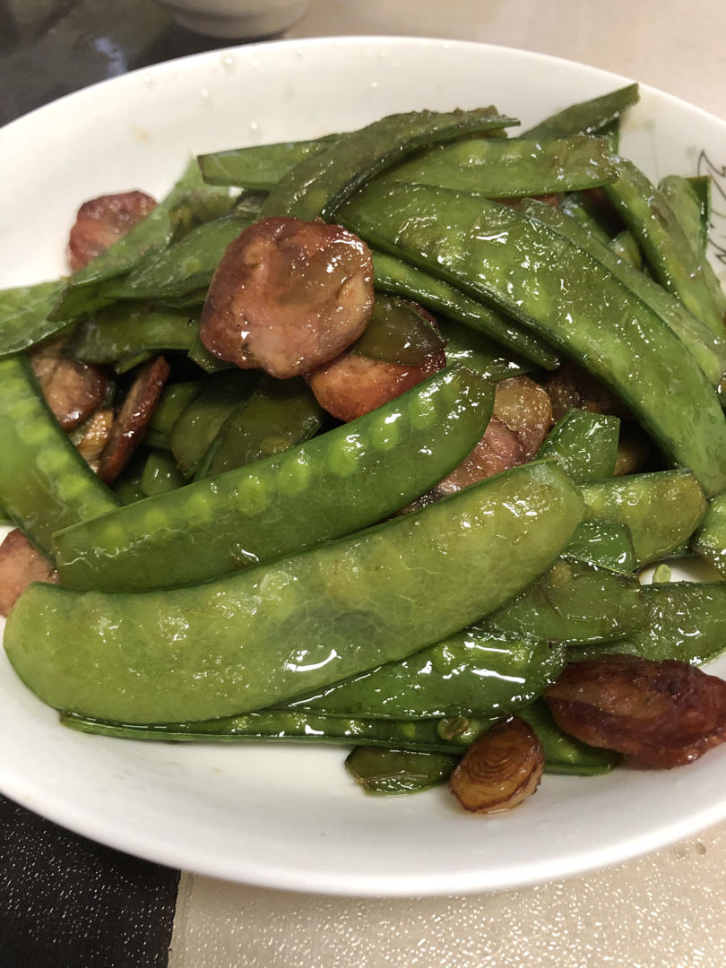 无比简单的荷兰豆炒腊肠，营养又好吃～！