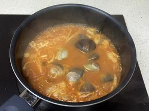 《昨日的美食》之吉尔贝尔风泡菜汤（佐蛤蜊和豆腐）的做法 步骤14