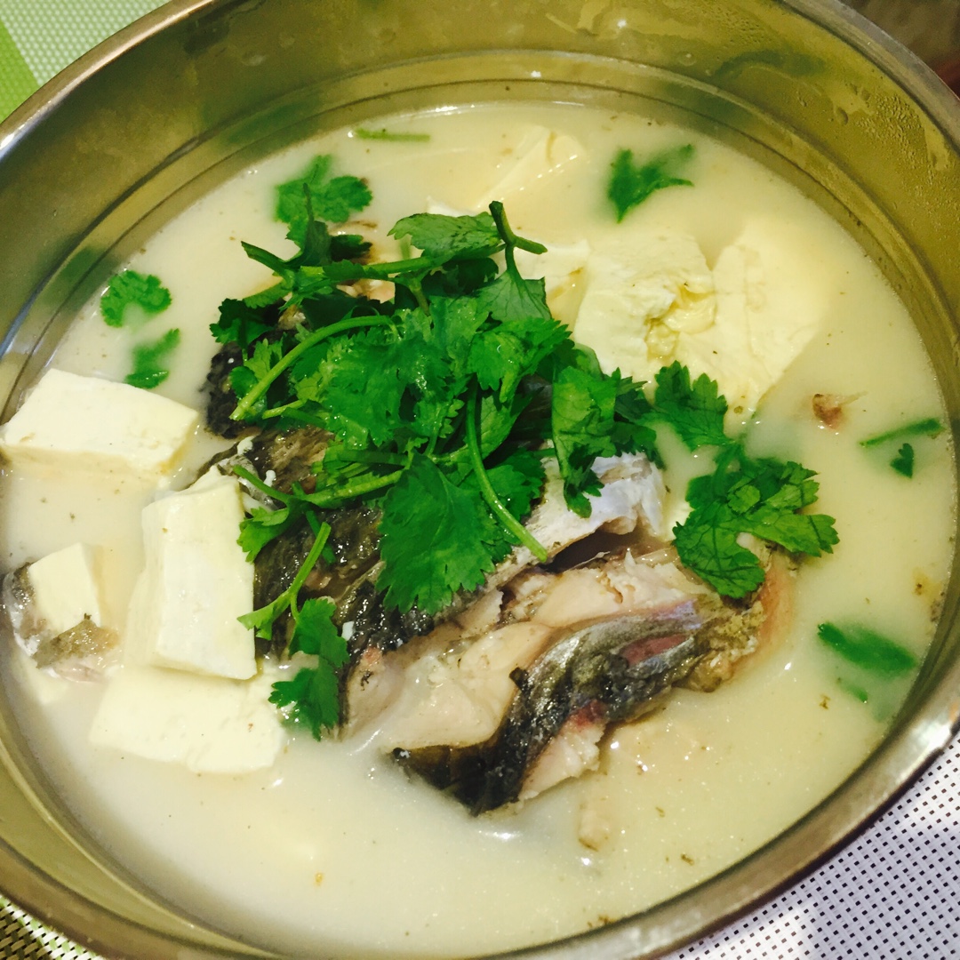 奶白鲫鱼豆腐汤