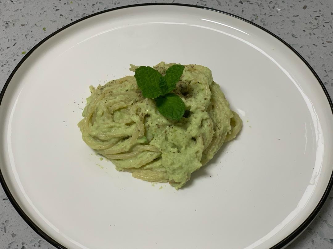 小清新牛油果火腿意面