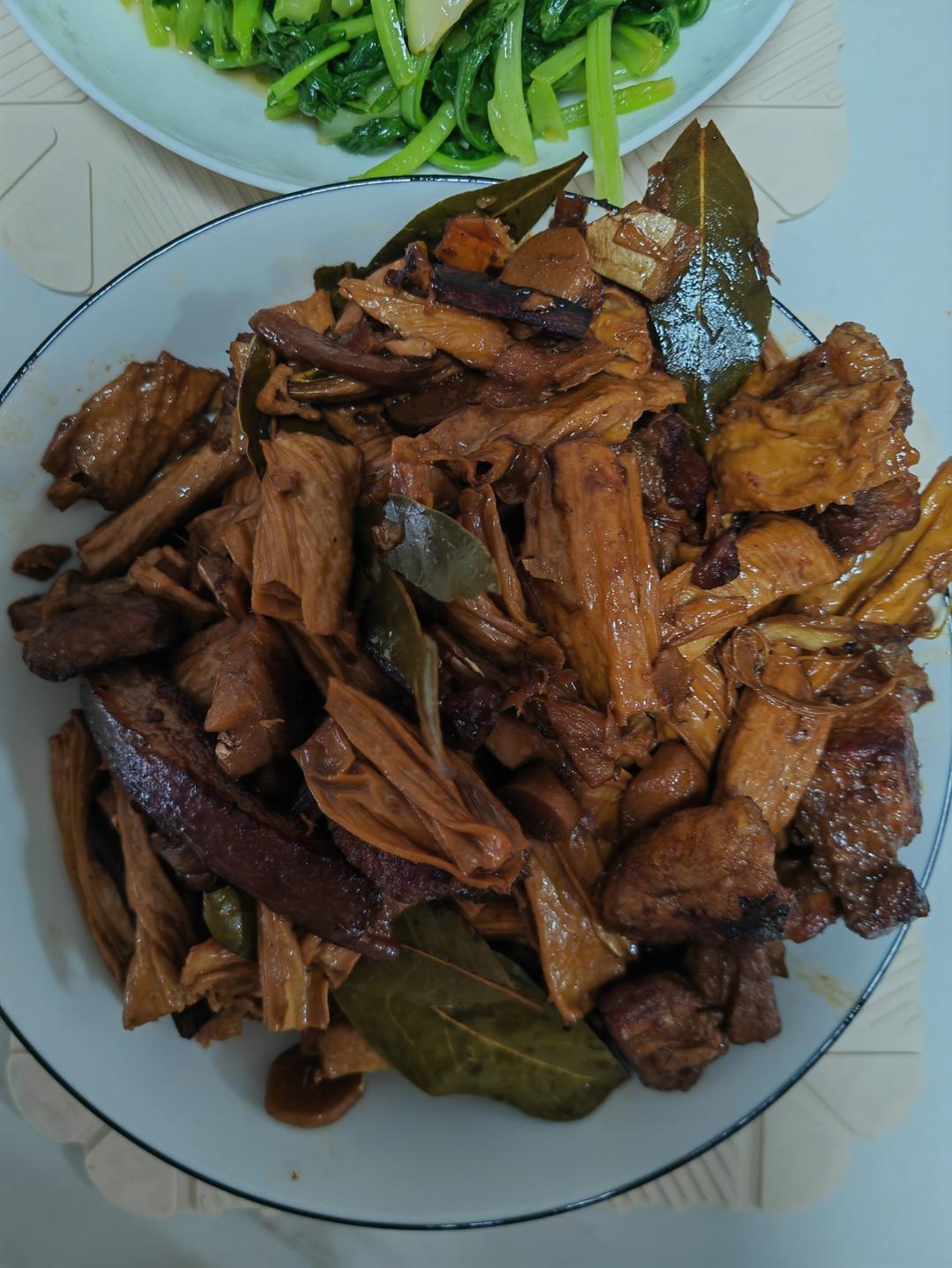 红烧肉炖腐竹