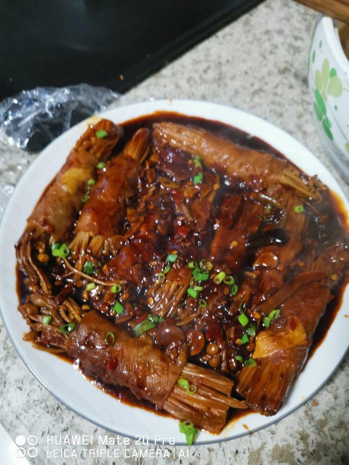 【金针菇肥牛卷】