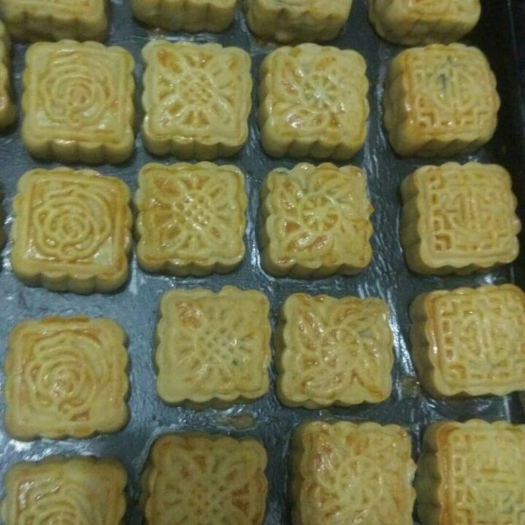 广式月饼—蛋黄莲蓉月饼