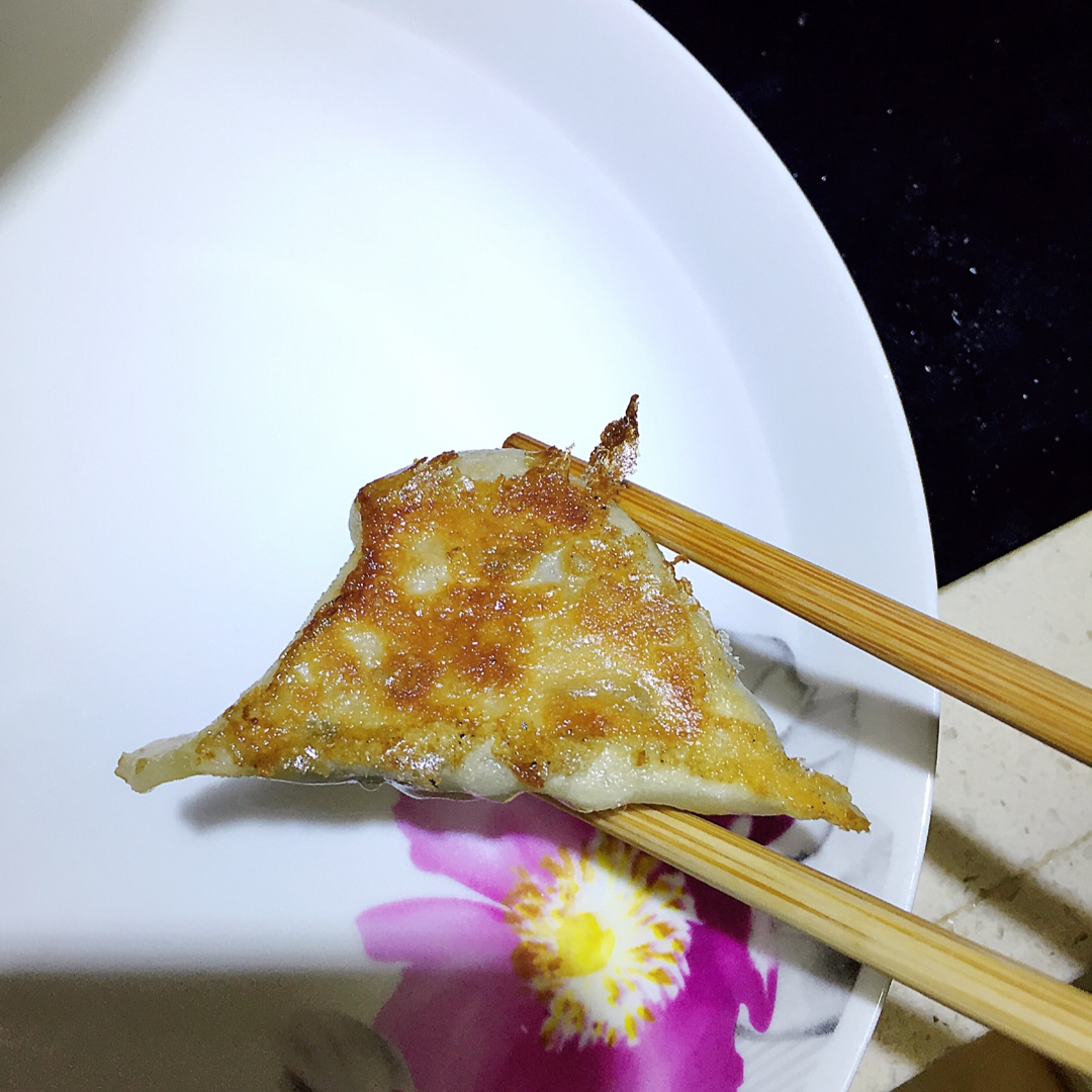 速冻水饺吃腻了吗~变锅贴吧(๑´ڡ`๑)