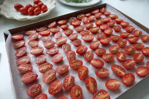 油浸小番茄的做法 步骤3