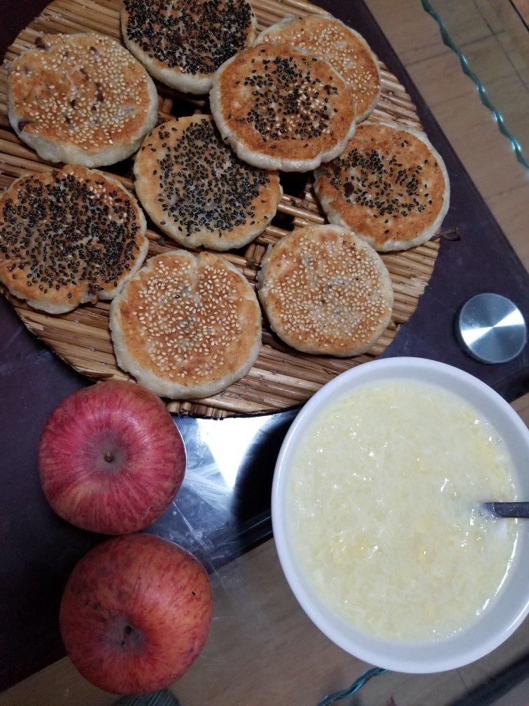 芝麻豆沙糯米饼 新手零失败 快手面食 软糯香甜 附细节视频详解