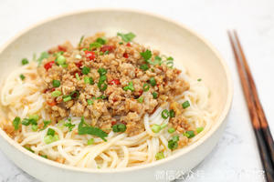 【0153】上海辣肉面（浇头、汤面、拌面） <302小厨房>的做法 步骤2