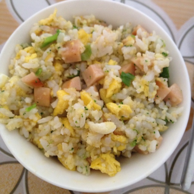 香肠鸡蛋炒饭